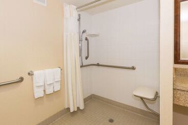 هتل Hilton Garden Inn Buffalo Airport