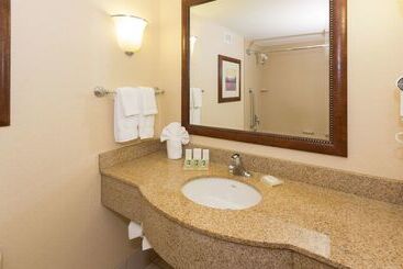 هتل Hilton Garden Inn Buffalo Airport
