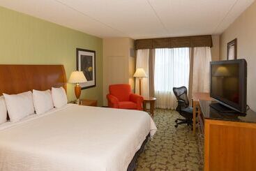 هتل Hilton Garden Inn Buffalo Airport