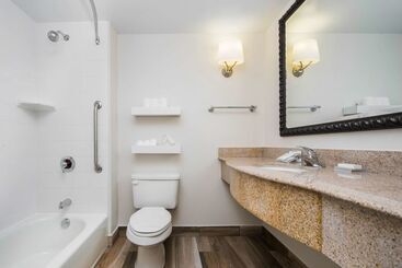هتل Hilton Garden Inn Charlottesville