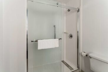 هتل Hilton Garden Inn Chicago North Shore / Evanston