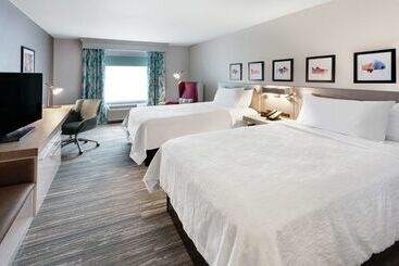 هتل Hilton Garden Inn Chicago North Shore / Evanston