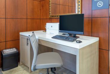 هتل Hilton Garden Inn Chicago North Shore / Evanston