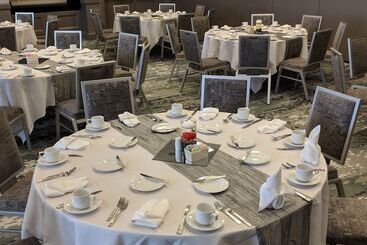هتل Hilton Garden Inn Chicago North Shore / Evanston