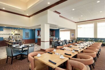 هتل Hilton Garden Inn Dubuque Downtown