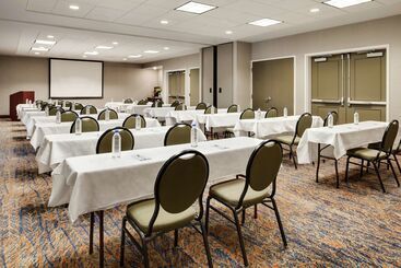 هتل Hilton Garden Inn Dubuque Downtown