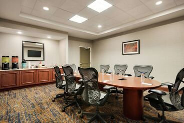 هتل Hilton Garden Inn Dubuque Downtown