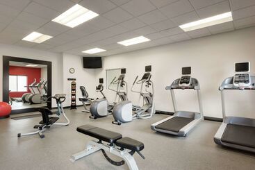 هتل Hilton Garden Inn Dubuque Downtown