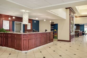 هتل Hilton Garden Inn Dubuque Downtown