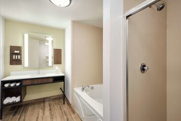 هتل Hilton Garden Inn Dubuque Downtown