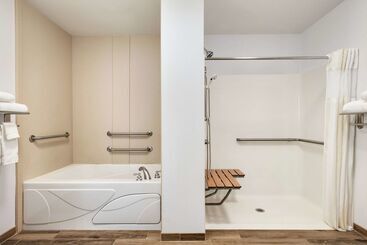 هتل Hilton Garden Inn Dubuque Downtown