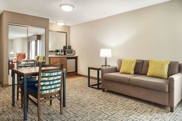 هتل Hilton Garden Inn Dubuque Downtown