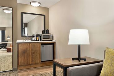 هتل Hilton Garden Inn Dubuque Downtown