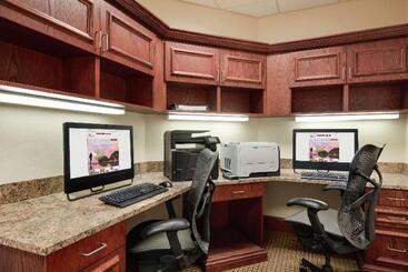 هتل Hilton Garden Inn Dubuque Downtown