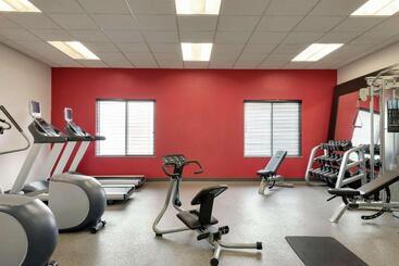 هتل Hilton Garden Inn Dubuque Downtown