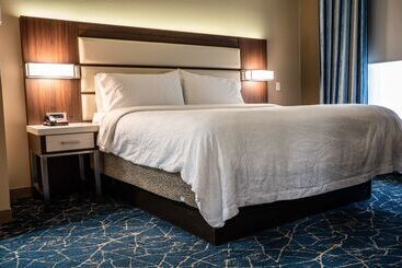 هتل Hilton Garden Inn Fayetteville Fort Liberty