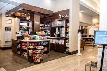 هتل Hilton Garden Inn Fayetteville Fort Liberty