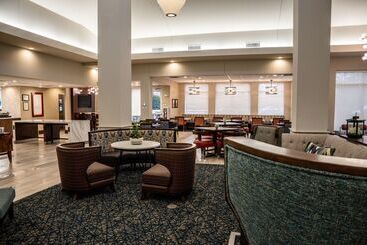 هتل Hilton Garden Inn Fayetteville Fort Liberty
