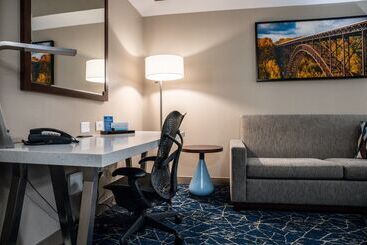هتل Hilton Garden Inn Fayetteville Fort Liberty