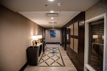 هتل Hilton Garden Inn Fayetteville Fort Liberty