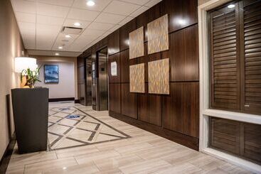 هتل Hilton Garden Inn Fayetteville Fort Liberty