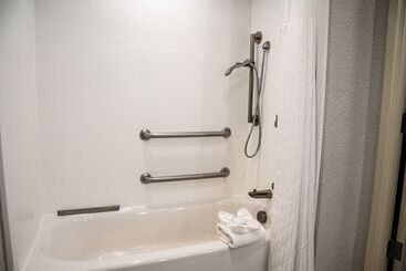 هتل Hilton Garden Inn Fayetteville Fort Liberty