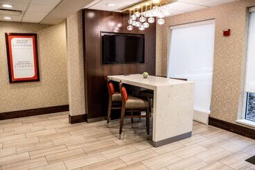 هتل Hilton Garden Inn Fayetteville Fort Liberty