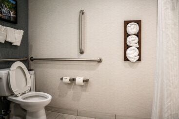 هتل Hilton Garden Inn Fayetteville Fort Liberty