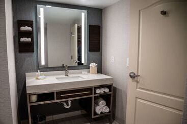 هتل Hilton Garden Inn Fayetteville Fort Liberty