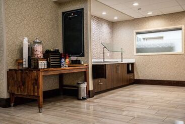 هتل Hilton Garden Inn Fayetteville Fort Liberty