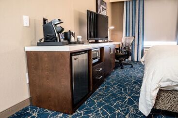 هتل Hilton Garden Inn Fayetteville Fort Liberty