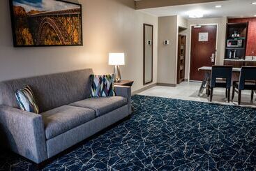هتل Hilton Garden Inn Fayetteville Fort Liberty