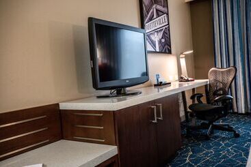 هتل Hilton Garden Inn Fayetteville Fort Liberty