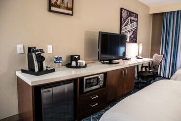هتل Hilton Garden Inn Fayetteville Fort Liberty