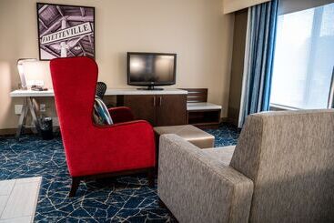 هتل Hilton Garden Inn Fayetteville Fort Liberty