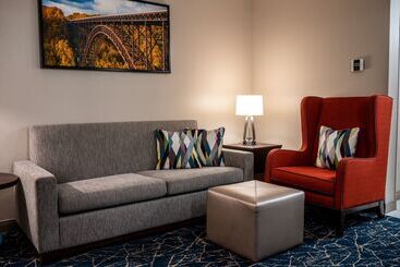 هتل Hilton Garden Inn Fayetteville Fort Liberty