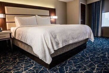 هتل Hilton Garden Inn Fayetteville Fort Liberty