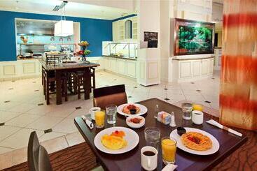 هتل Hilton Garden Inn Fort Lauderdale Airport Cruise Port