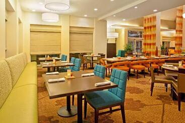 هتل Hilton Garden Inn Fort Collins
