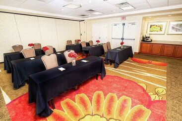 هتل Hilton Garden Inn Ontario/rancho Cucamonga