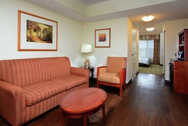 هتل Hilton Garden Inn Raleigh Capital Blvd I540