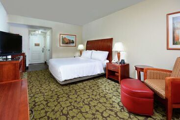 هتل Hilton Garden Inn Raleigh Capital Blvd I540