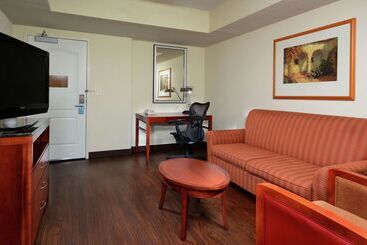 هتل Hilton Garden Inn Raleigh Capital Blvd I540