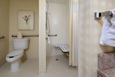 هتل Hilton Garden Inn Raleigh Capital Blvd I540