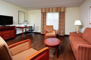 هتل Hilton Garden Inn Raleigh Capital Blvd I540