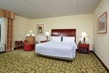 هتل Hilton Garden Inn Raleigh Capital Blvd I540