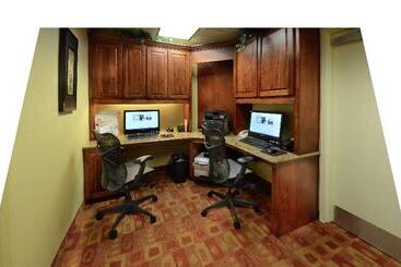 هتل Hilton Garden Inn Raleigh Capital Blvd I540