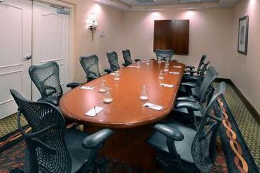 هتل Hilton Garden Inn Raleigh Capital Blvd I540