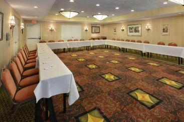 هتل Hilton Garden Inn Raleigh Capital Blvd I540