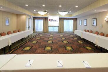 هتل Hilton Garden Inn Raleigh Capital Blvd I540